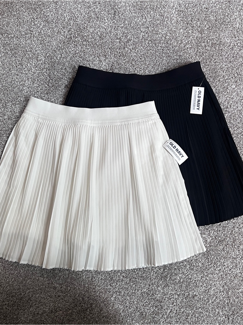NWT Old Navy Pleated Tennis Mini Skirt Set of 2, Black & White, Size XS